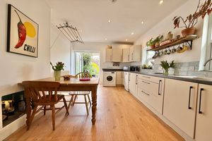 18' Kitchen/Breakfast Room- click for photo gallery
